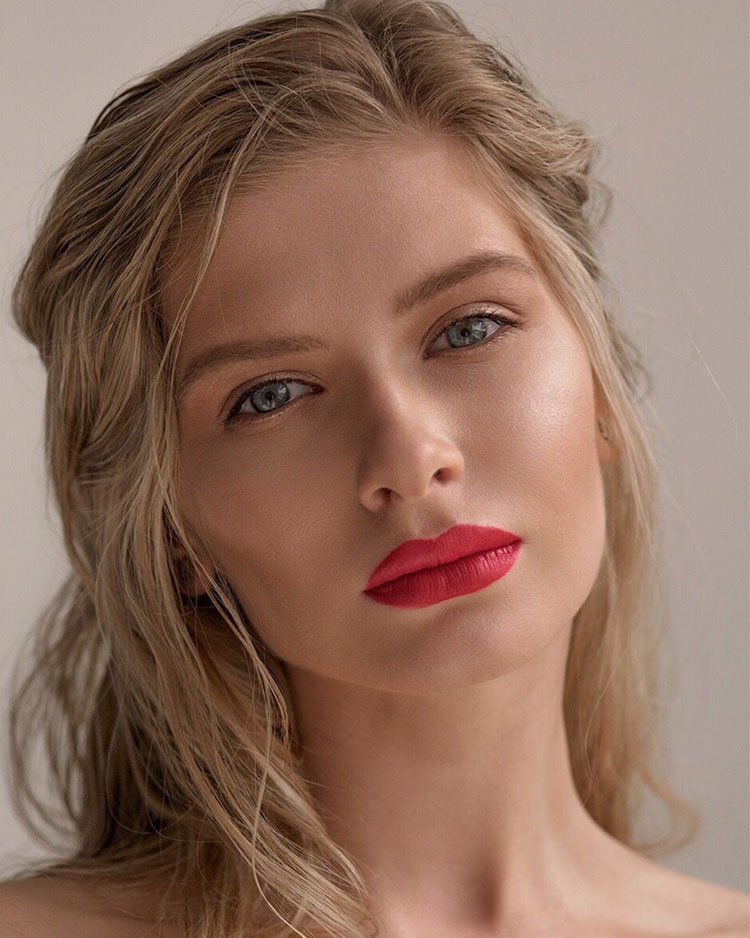 Акцент на губы в макияже
